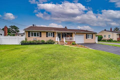 22 Dollard Dr, North Babylon, NY 11703
