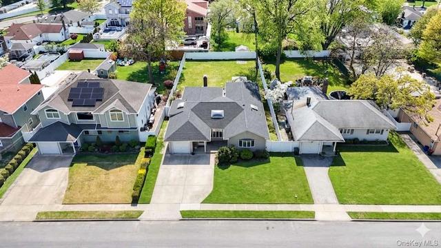 930 Balfour St, Valley Stream, NY 11580