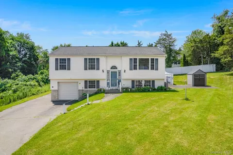 6 Hemlock Ln, Dover, NY 12594