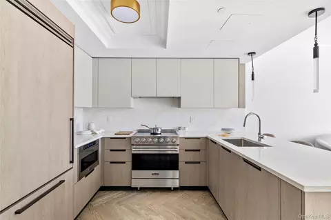 78-29 Austin St #510, Forest Hills, NY 11375