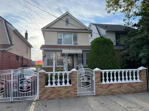 10506 221st St, New York, NY 11429
