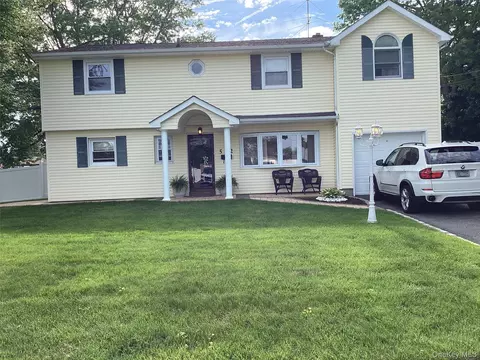512 Fenimore Ave, North Babylon, NY 11703