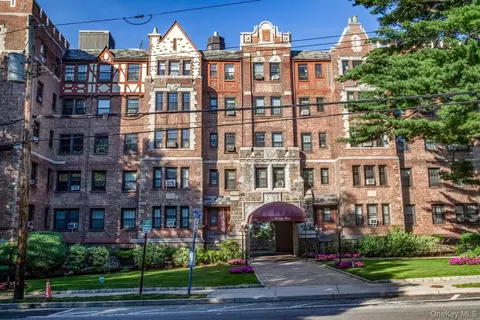23 Old Mamaroneck Rd #3E, White Plains, NY 10605