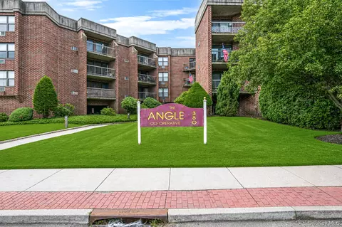 380 Fulton St #G2, Farmingdale, NY 11735