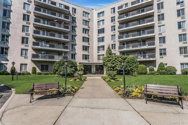 135 Post Ave #6B, North Hempstead, NY 11590