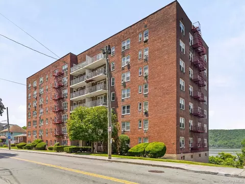 679 Warburton Ave #2R, Yonkers, NY 10701