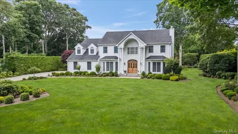 6 Briana Ct, East Moriches, NY 11940