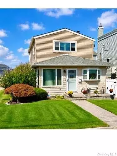 29 Milton Rd, Babylon, NY 11702