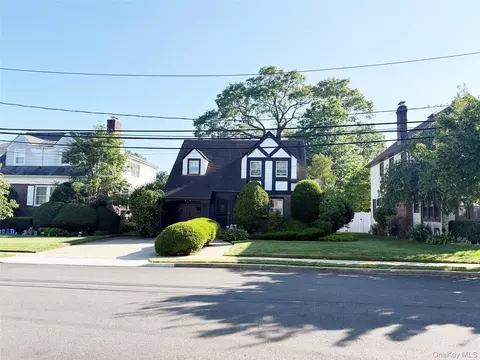 266 E Chester St, Valley Stream, NY 11580