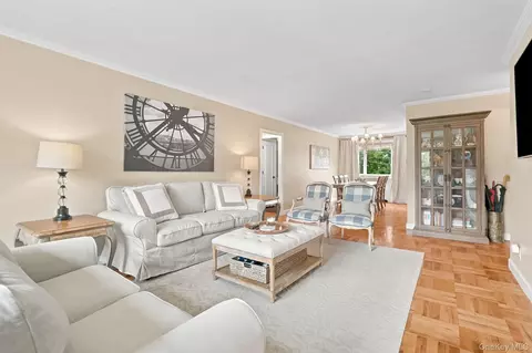 11 Westview Ave #8-2, White Plains, NY 10603
