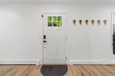Entry Way - 63 Hunt Rd, Wallkill, NY 12589 photo 1 of 4