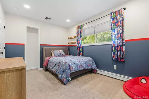 Bedroom - 63 Hunt Rd, Wallkill, NY 12589 photo 6 of 7