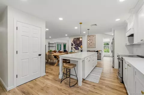 Entry Way - 63 Hunt Rd, Wallkill, NY 12589 photo 2 of 4