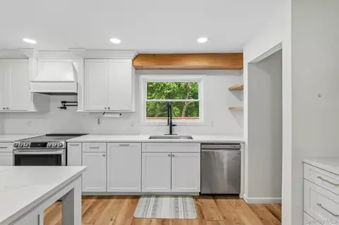 Kitchen - 63 Hunt Rd, Wallkill, NY 12589 photo 5 of 5