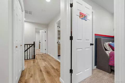 Entry Way - 63 Hunt Rd, Wallkill, NY 12589 photo 4 of 4