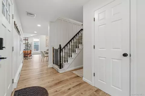 Entry Way - 63 Hunt Rd, Wallkill, NY 12589 photo 3 of 4