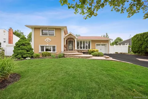 5 Delaware Ave, Commack, NY 11725