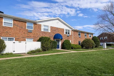460 Old Town Rd #24-O, Port Jefferson Station, NY 11776