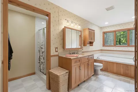 Bath - 68 Bowen Rd, Warwick, NY 10990 photo 1 of 4