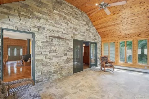 Entry Way - 68 Bowen Rd, Warwick, NY 10990 photo 2 of 4