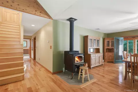 Entry Way - 68 Bowen Rd, Warwick, NY 10990 photo 4 of 4
