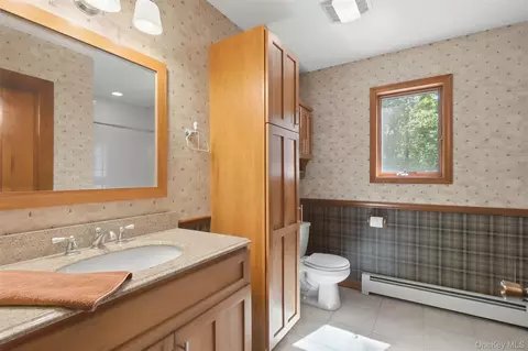 Bath - 68 Bowen Rd, Warwick, NY 10990 photo 3 of 4