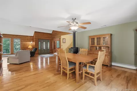 Dining - 68 Bowen Rd, Warwick, NY 10990 photo 4 of 4