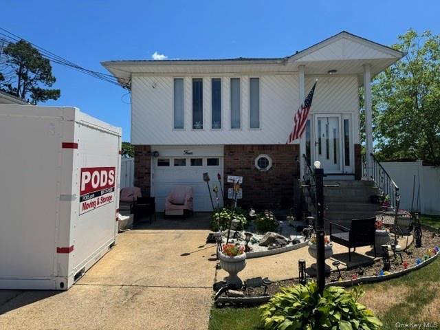 4 Cedar St, Massapequa, NY 11758