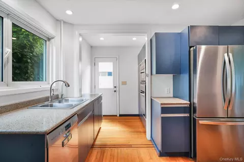 Entry Way - 211 Pomeroy St, Peekskill, NY 10566 photo 1 of 3