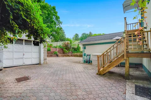 Exterior - 211 Pomeroy St, Peekskill, NY 10566 photo 4 of 8
