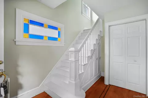 Entry Way - 211 Pomeroy St, Peekskill, NY 10566 photo 2 of 3