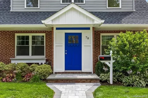 78 Ontario Rd, North Hempstead, NY 11001