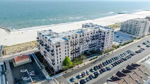 100 W Broadway #1E, Long Beach, NY 11561