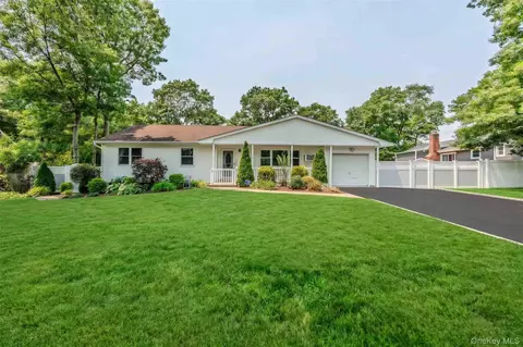 118 Fairmont Ave, Medford, NY 11763
