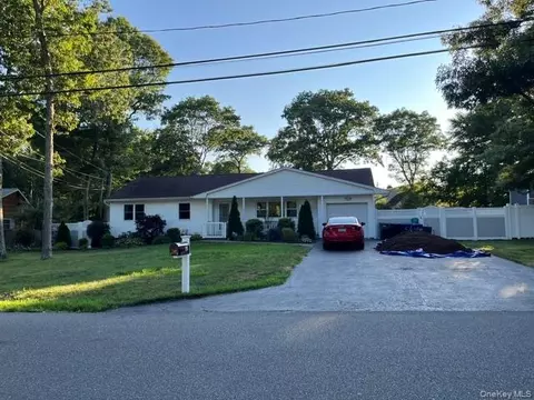 118 Fairmont Ave, Medford, NY 11763