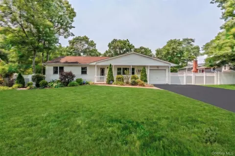 118 Fairmont Ave, Medford, NY 11763