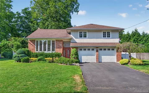 78 Sugar Maple Dr, North Hempstead, NY 11576
