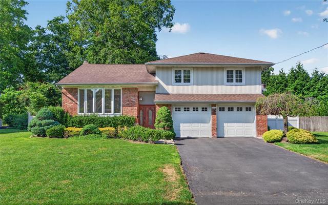 78 Sugar Maple Dr, North Hempstead, NY 11576