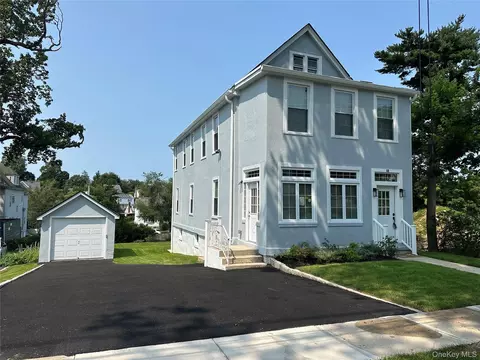 118 Pershing Ave, New Rochelle, NY 10801