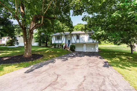 Exterior - 24 S Gate Dr, Poughkeepsie, NY 12601 photo 3 of 10