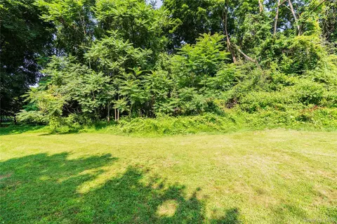 Exterior - 24 S Gate Dr, Poughkeepsie, NY 12601 photo 8 of 10