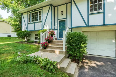 Exterior - 24 S Gate Dr, Poughkeepsie, NY 12601 photo 2 of 10
