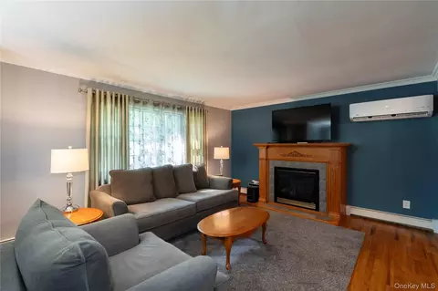 Living - 24 S Gate Dr, Poughkeepsie, NY 12601 photo 3 of 4