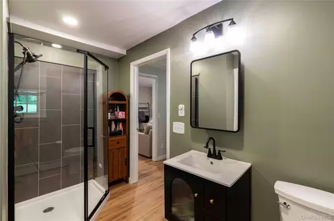 Bath - 24 S Gate Dr, Poughkeepsie, NY 12601 photo 2 of 3