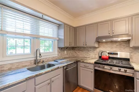 Kitchen - 24 S Gate Dr, Poughkeepsie, NY 12601 photo 2 of 5