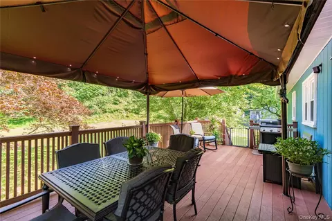 Exterior - 24 S Gate Dr, Poughkeepsie, NY 12601 photo 4 of 10