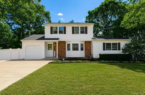 250 Clarice Blvd, Holbrook, NY 11741