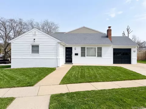 12 Deepdale Pkwy, North Hempstead, NY 11507