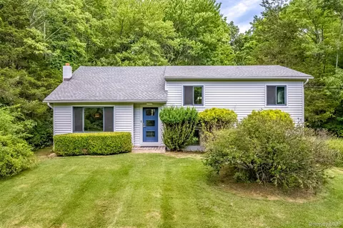 6 Hickory Hill Rd, New Paltz, NY 12561