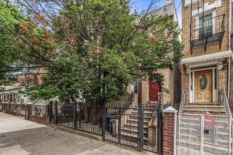 3541 100th St, New York, NY 11368